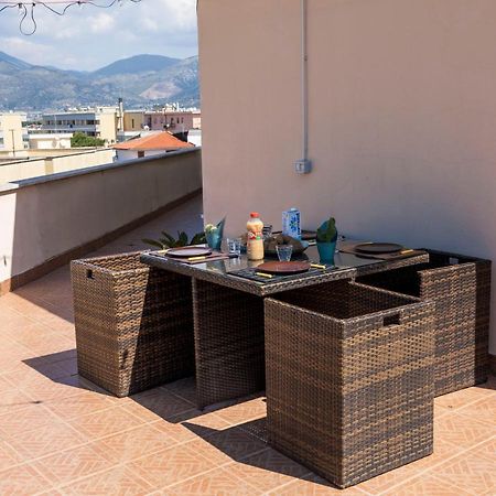 Incantevole Attico 1Minuto Dal Mare Wifi Netflix แตร์ราชินา ภายนอก รูปภาพ