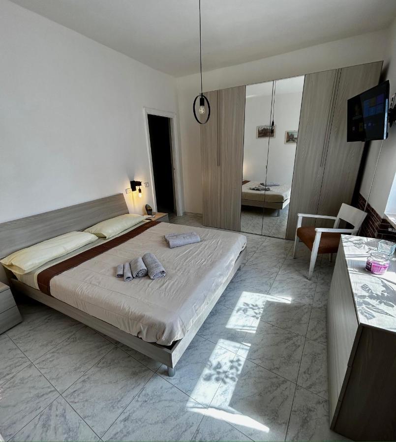 Incantevole Attico 1Minuto Dal Mare Wifi Netflix แตร์ราชินา ภายนอก รูปภาพ