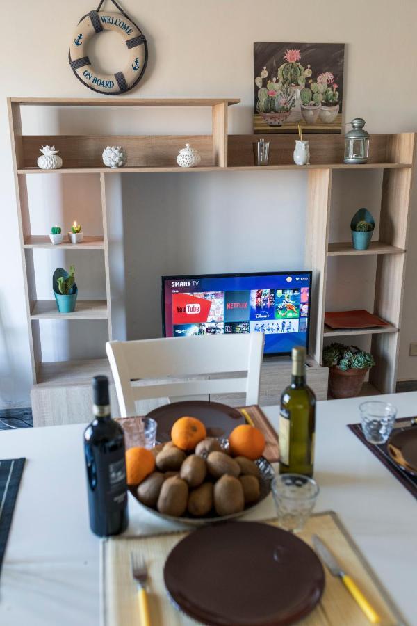 Incantevole Attico 1Minuto Dal Mare Wifi Netflix แตร์ราชินา ภายนอก รูปภาพ