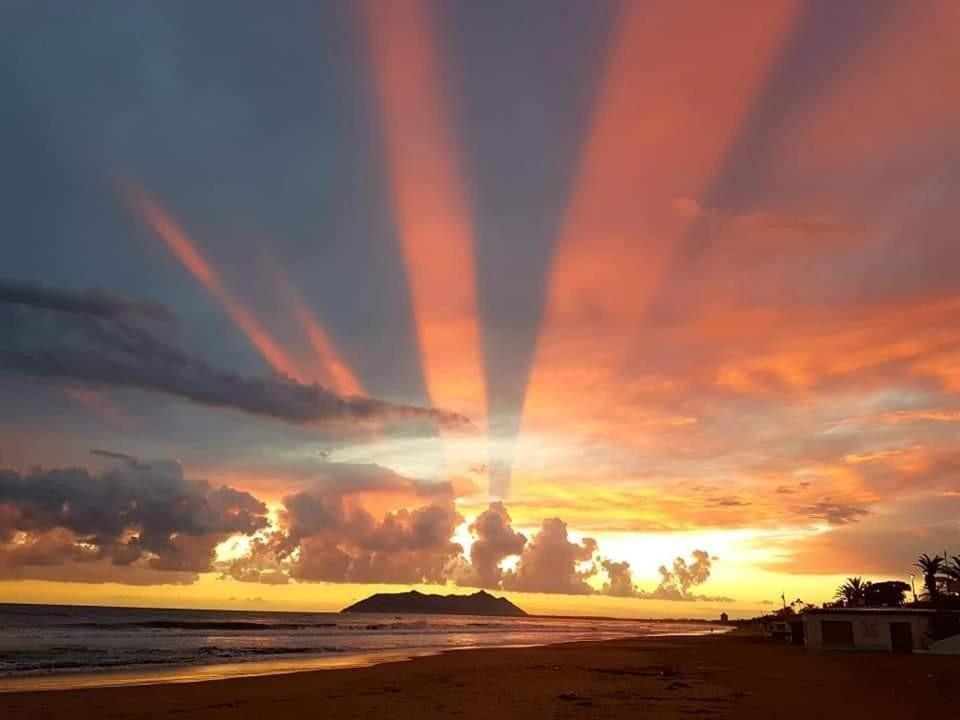 Incantevole Attico 1Minuto Dal Mare Wifi Netflix แตร์ราชินา ภายนอก รูปภาพ