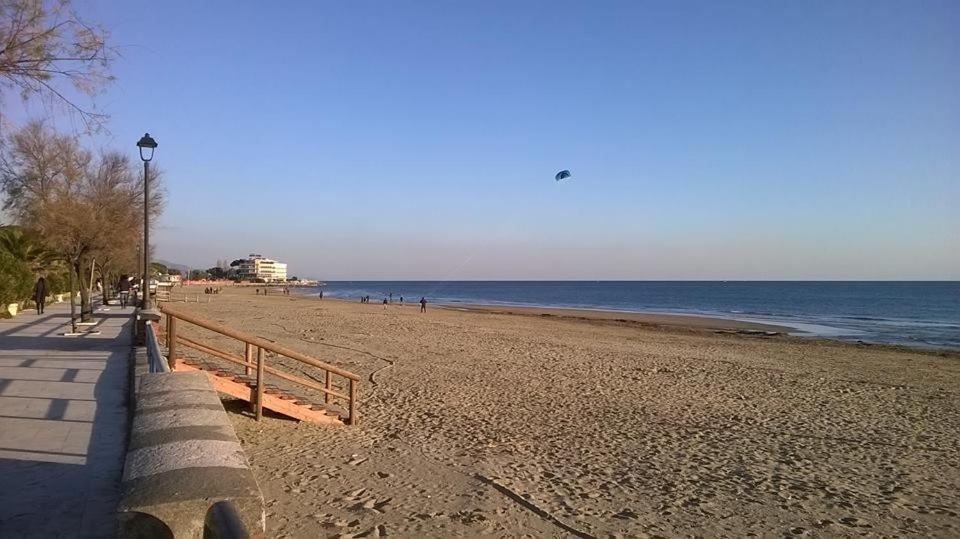 Incantevole Attico 1Minuto Dal Mare Wifi Netflix แตร์ราชินา ภายนอก รูปภาพ